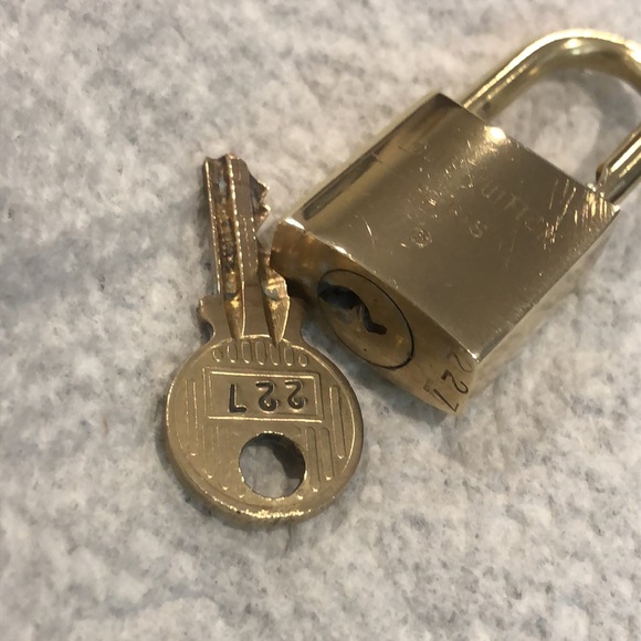 Vintage LV Louis Vuitton Padlock Lock & Key 227 - Picture 15 of 16